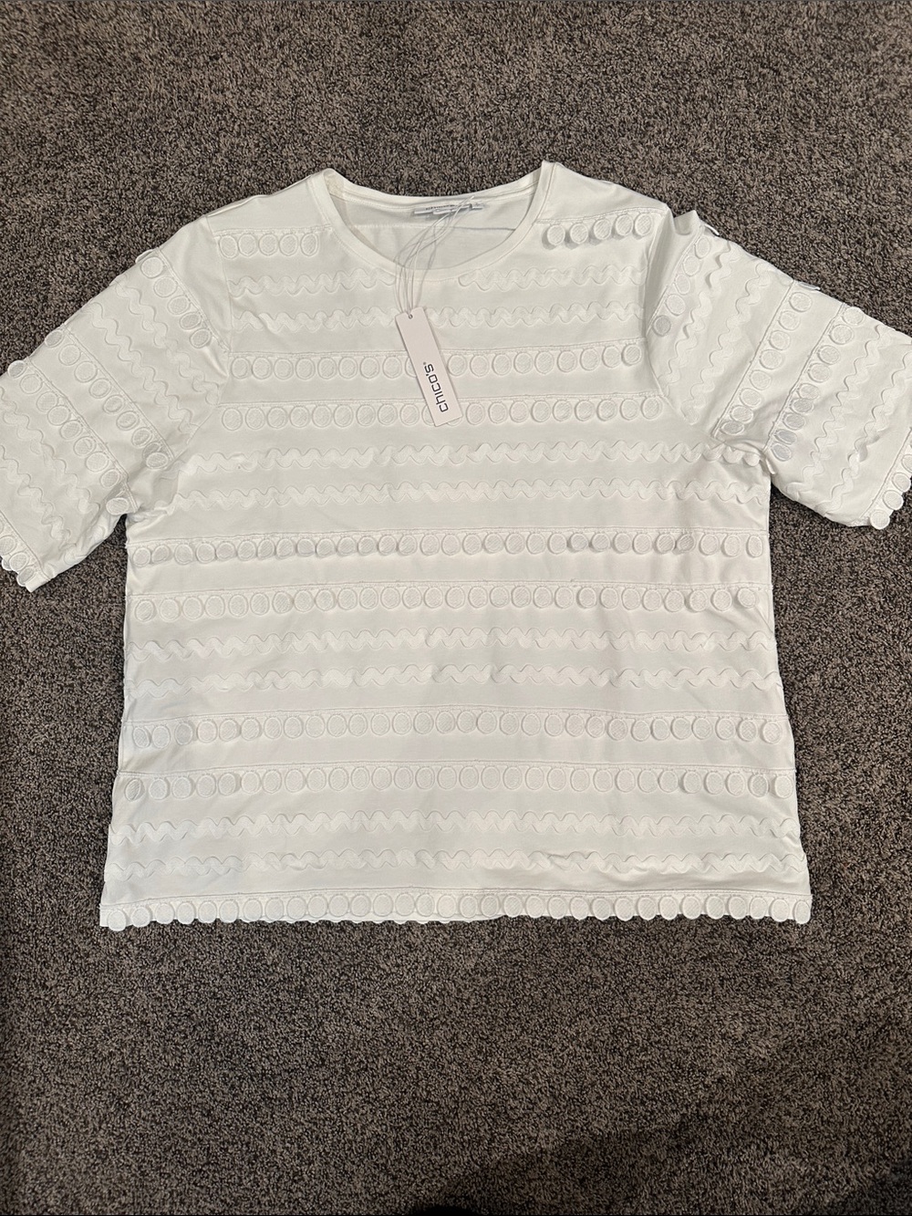 NWT Chico's White Ric-Rack Short Sleeve Top.  Size L.    (Chicos 2).  Pretty!